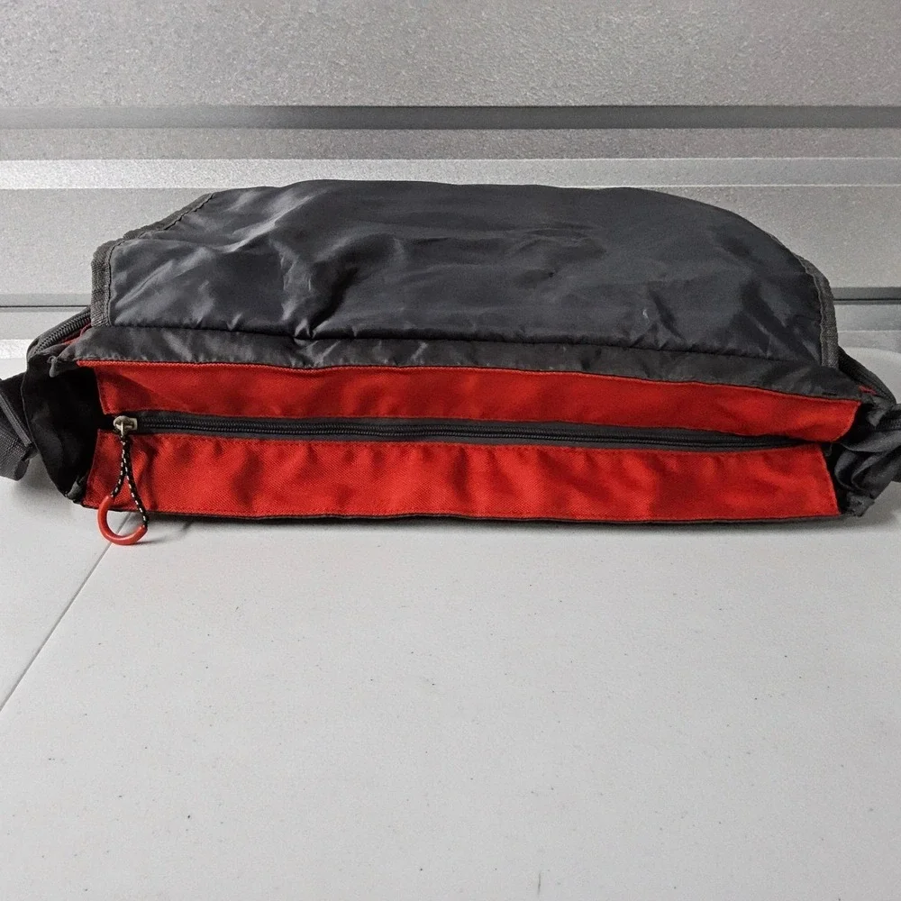 Columbia versatile messenger
